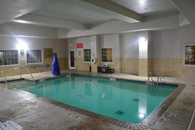 Country Inn & Suites Oklahoma City North - Havuz
