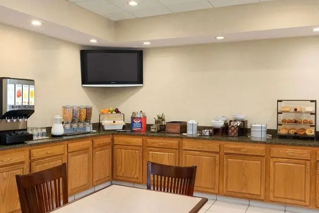 Country inn and suites
