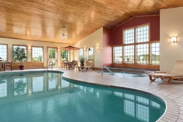 Country Inn & Suites by Radisson, Baxter, MN - Havuz