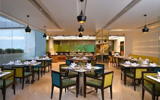 Country Inn & Suites by Radisson, Bengaluru Hebbal Road - Yerinde Yemek