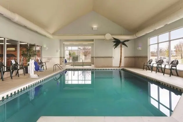 Country Inn & Suites by Radisson, Bentonville Sout - Havuz