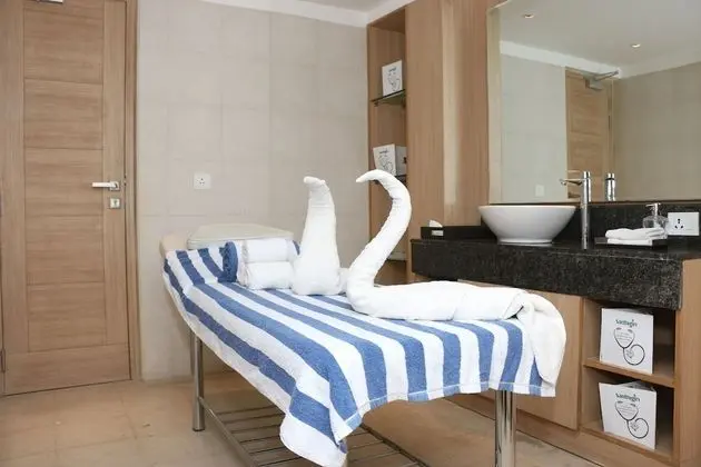 Country Inn & Suites by Radisson, Bhiwadi - Spa