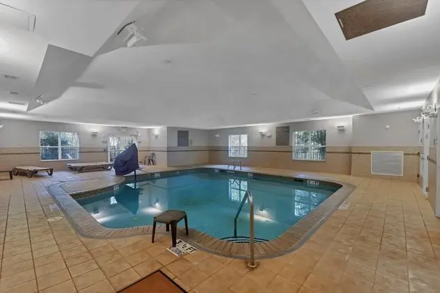Country Inn & Suites by Radisson, Braselton, GA - Havuz