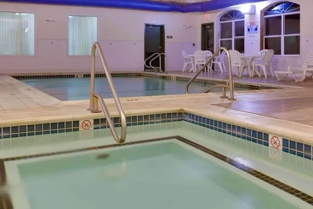 Country Inn & Suites by Radisson, Brockton (Boston), MA - Havuz