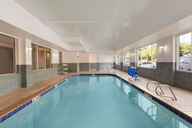 Country Inn & Suites by Radisson, Buford at Mall of Georgia, GA - Havuz