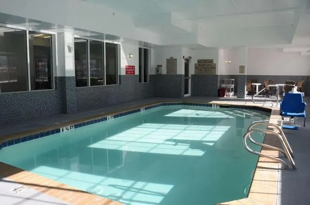 Country Inn & Suites by Radisson, Buford at Mall of Georgia, GA - Havuz