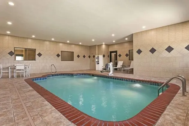 Country Inn & Suites by Radisson, Byram/Jackson South, MS - Havuz