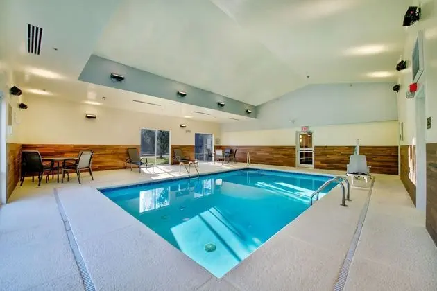 Country Inn & Suites by Radisson - Havuz
