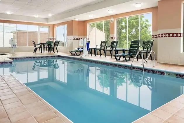 COUNTRY INN SUITES BY RADISSON CUYAHOGA FALLS OH