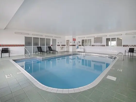 Country Inn & Suites by Radisson, Decatur, IL - Havuz