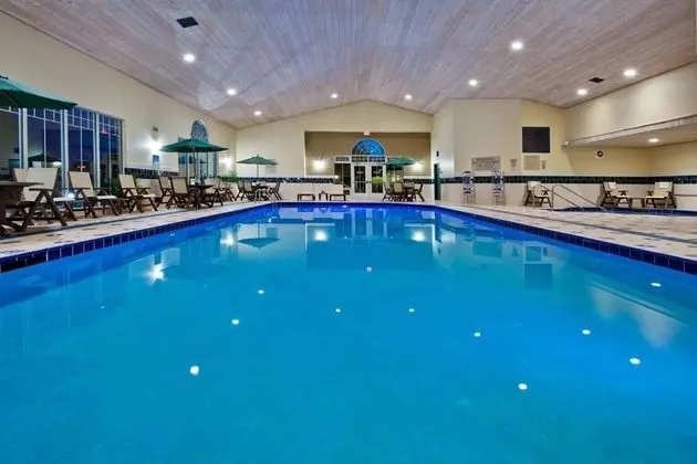 COUNTRY INN SUITES BY RADISSON DES MOINES WEST IA