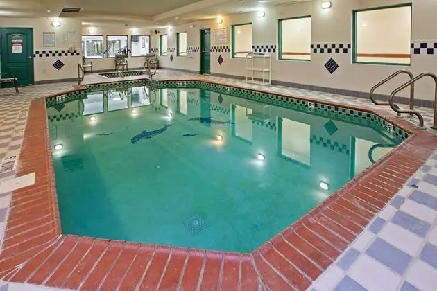 COUNTRY INN SUITES BY RADISSON ELKHART NORTH IN