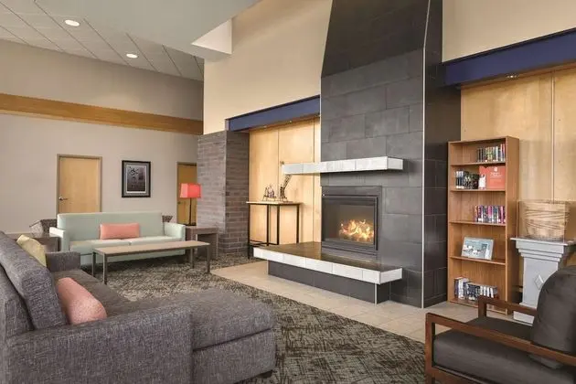 Country Inn & Suites by Radisson, Fergus Falls, MN - Lobi