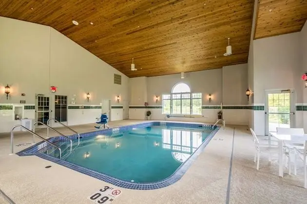 Country Inn & Suites by Radisson, Fond du Lac, WI