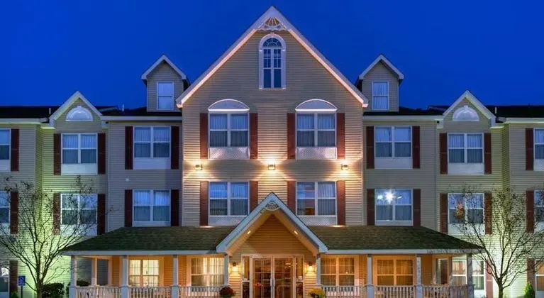 Country Inn & Suites by Radisson, Forest Lake, MN