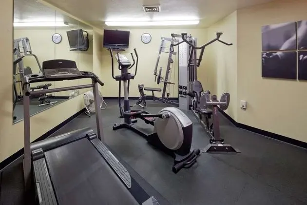 COUNTRY INN SUITES BY RADISSON GERMANTOWN WI - Genel
