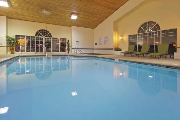 COUNTRY INN SUITES BY RADISSON GERMANTOWN WI - Genel