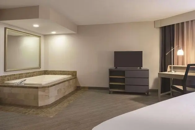 COUNTRY INN SUITES BY RADISSON GERMANTOWN WI - Oda
