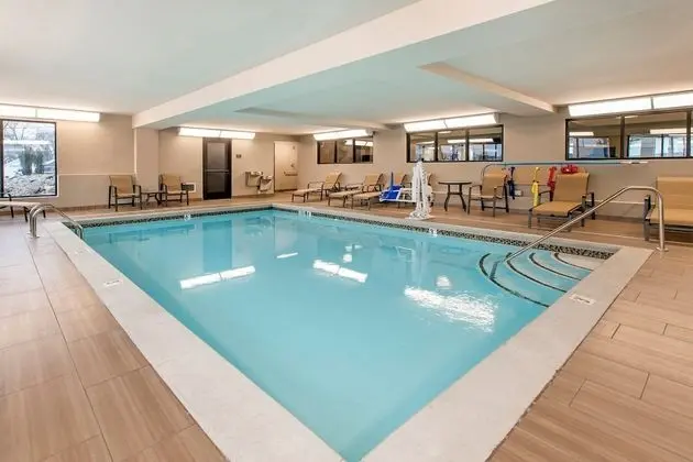 Country Inn & Suites by Radisson, Grandville-Grand Rapids West, MI - Havuz