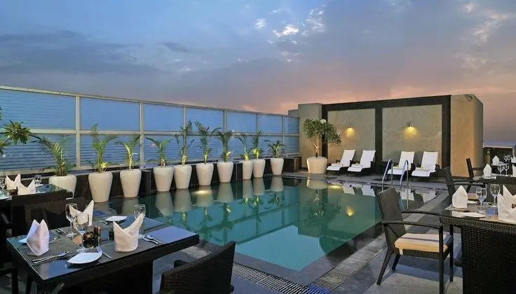 Country Inn & Suites by Radisson, Gurugram Sector 12 - Havuz