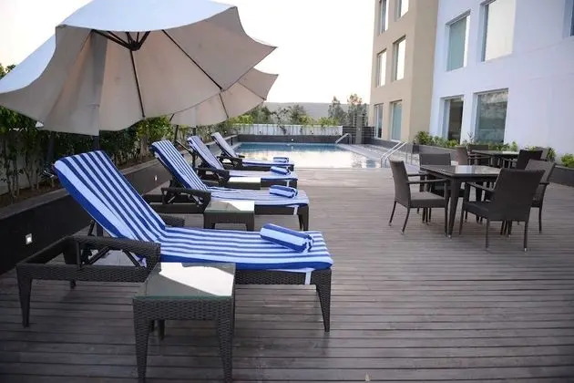 Country Inn & Suites by Radisson, Gurugram Sohna Road - Havuz