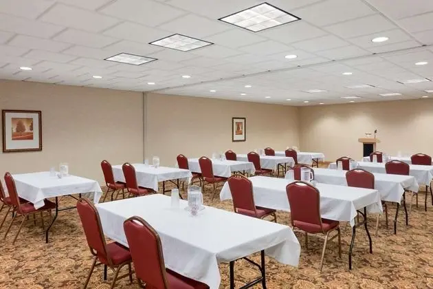 Country Inn & Suites by Radisson, Harrisburg at Un