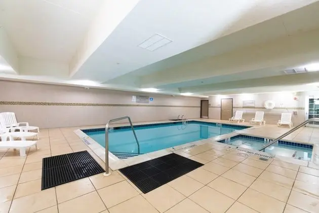 Country Inn & Suites by Radisson, Harrisburg at Un - Havuz