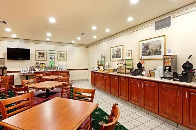 Country Inn & Suites by Radisson, Harrisburg West, PA