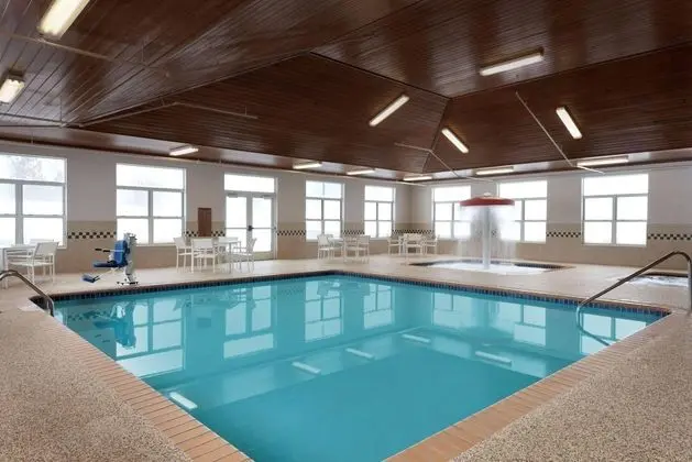Country Inn & Suites by Radisson, Houghton, MI - Havuz
