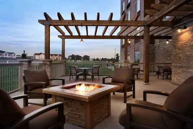 Country Inn & Suites by Radisson, Indianola, IA