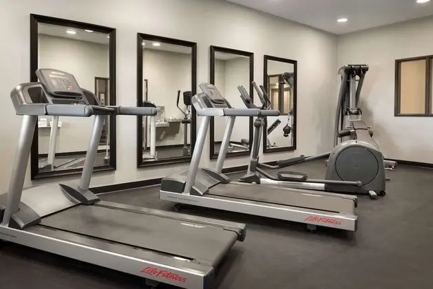 Country Inn & Suites by Radisson, Indianola, IA - Fitness