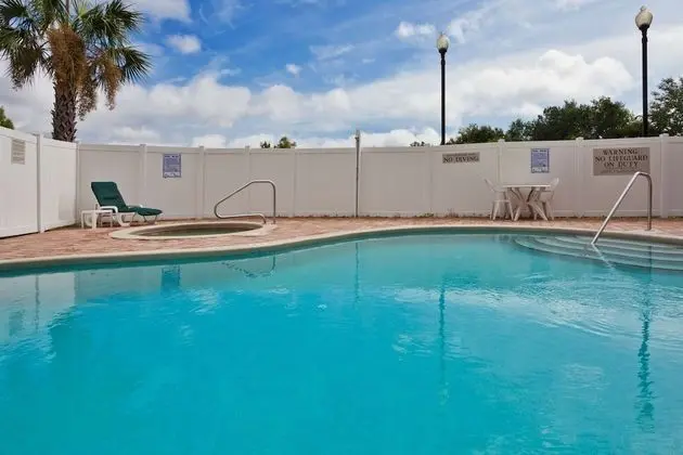 Country Inn & Suites by Radisson, Jacksonville West, FL - Havuz