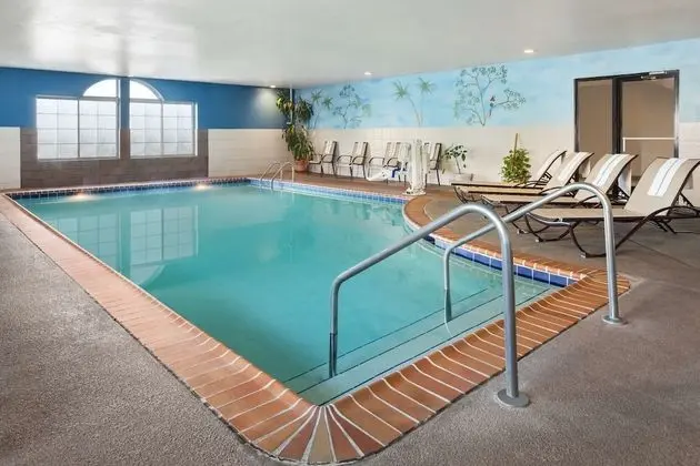 Country Inn & Suites by Radisson, Lexington, KY - Havuz