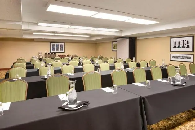 Country Inn & Suites by Radisson Lincoln Airport