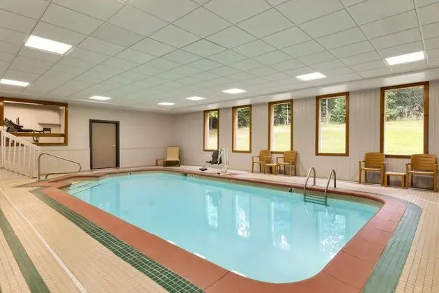 Country Inn & Suites by Radisson, Mishawaka, IN - Havuz