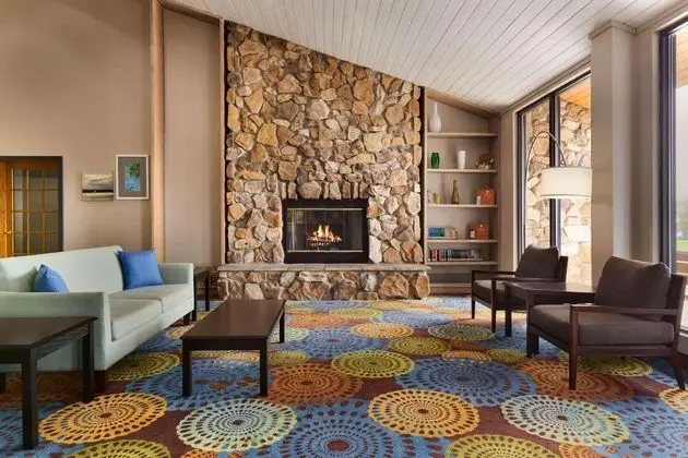 Country Inn & Suites by Radisson, Mishawaka, IN - Lobi