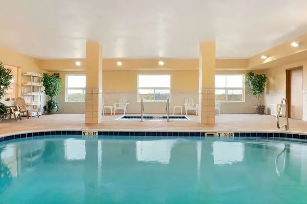 COUNTRY INN SUITES BY RADISSON MOLINE AIRPORT IL