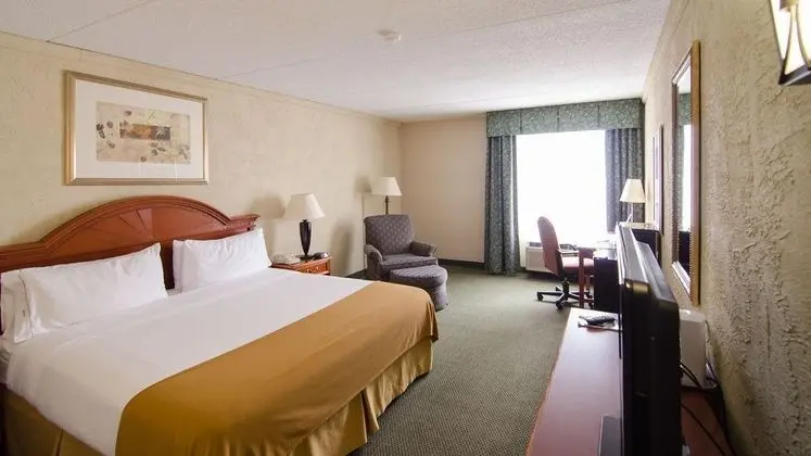 Country Inn & Suites by Radisson, Mt. Pleasant-Rac
