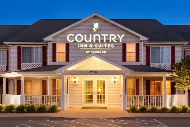 COUNTRY INN SUITES BY RADISSON NEVADA MO