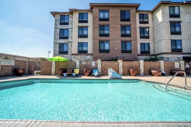 Country Inn & Suites by Radisson, Ontario at Ontar - Havuz