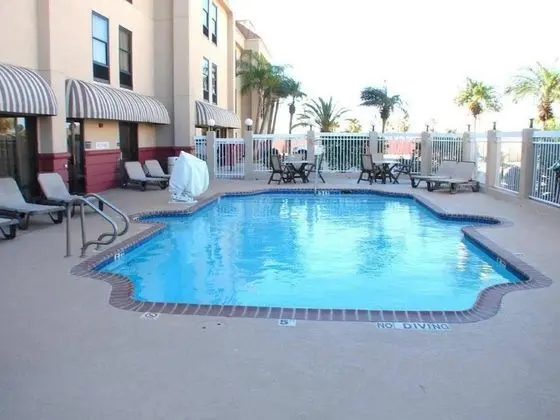 Country Inn & Suites by Radisson, Portland, TX - Havuz