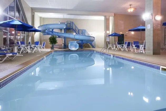 Country Inn & Suites by Radisson, Rapid City, SD - Havuz