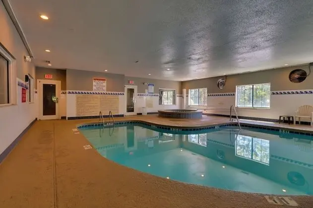 Country Inn & Suites by Radisson, Savannah Gateway, GA - Havuz