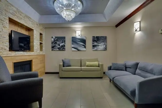 Country Inn & Suites by Radisson, Savannah Gateway, GA - Lobi