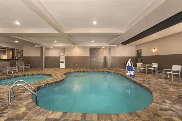Country Inn & Suites by Radisson, Savannah Midtown - Havuz