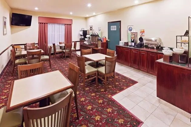 Country Inn & Suites By Radisson, Tulsa, OK - Kahvaltı
