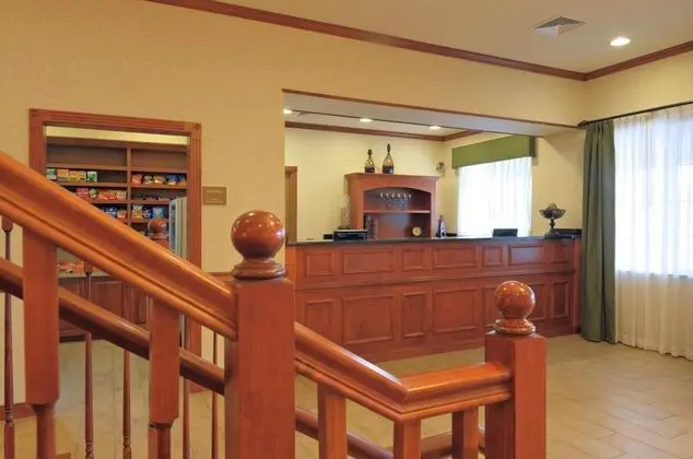 Country Inn & Suites by Radisson, Washington at Me - Lobi