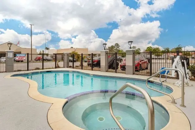 Country Inn & Suites by Radisson, The Woodlands - Havuz