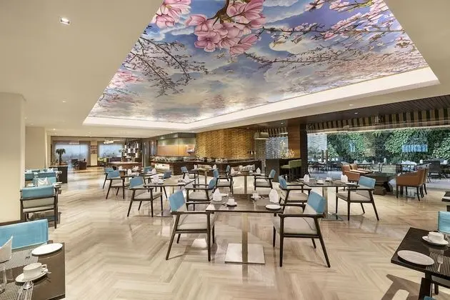 Country Inn & Suites by Radisson Zirakpur - Yerinde Yemek