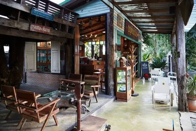 Country Lakeview Hotel - Lobi
